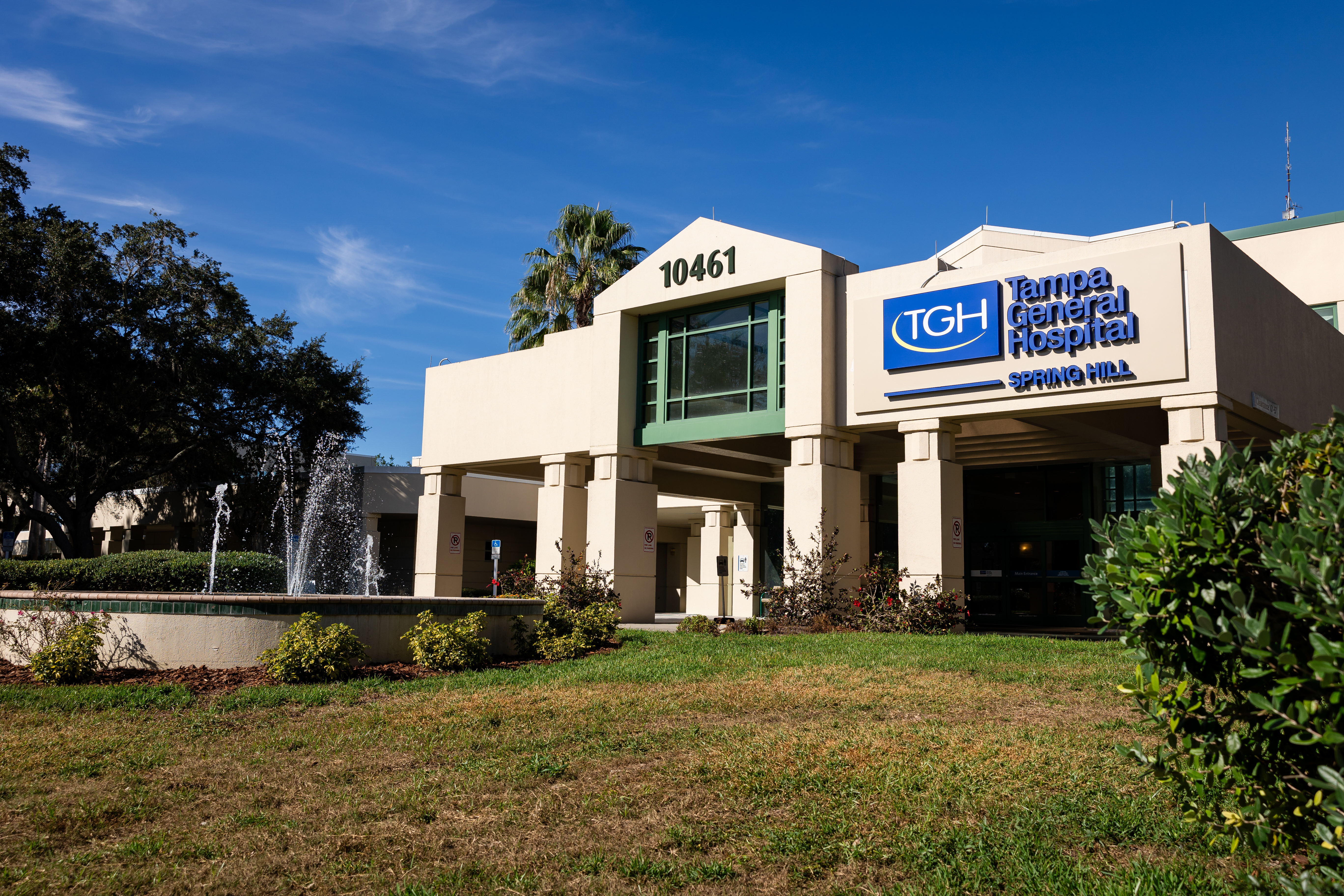 tampa general hospital spring hill exterior with sign