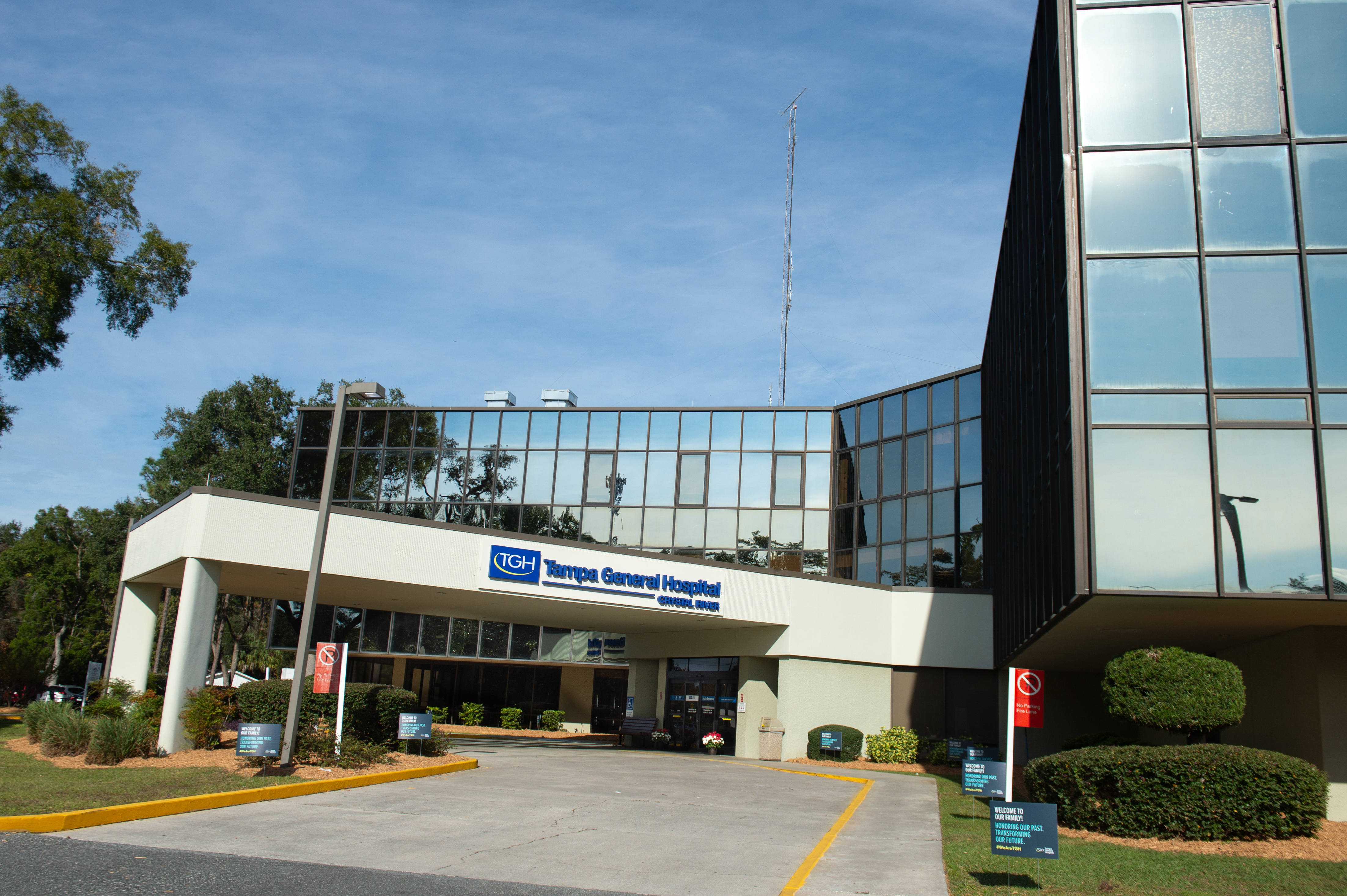 tampa general hospital crystal river exterior with sign